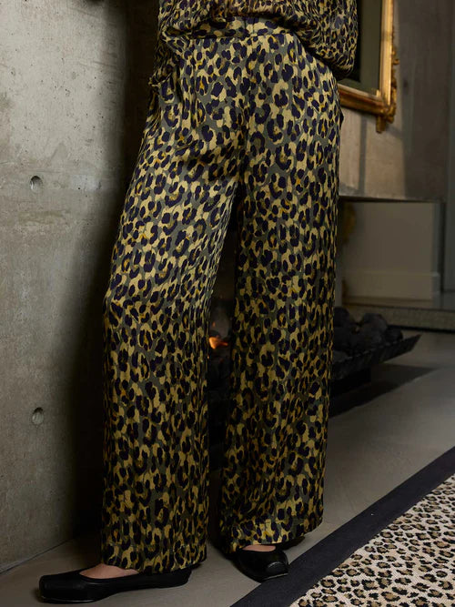 Caroline Sills - Carrie Leopard Pant