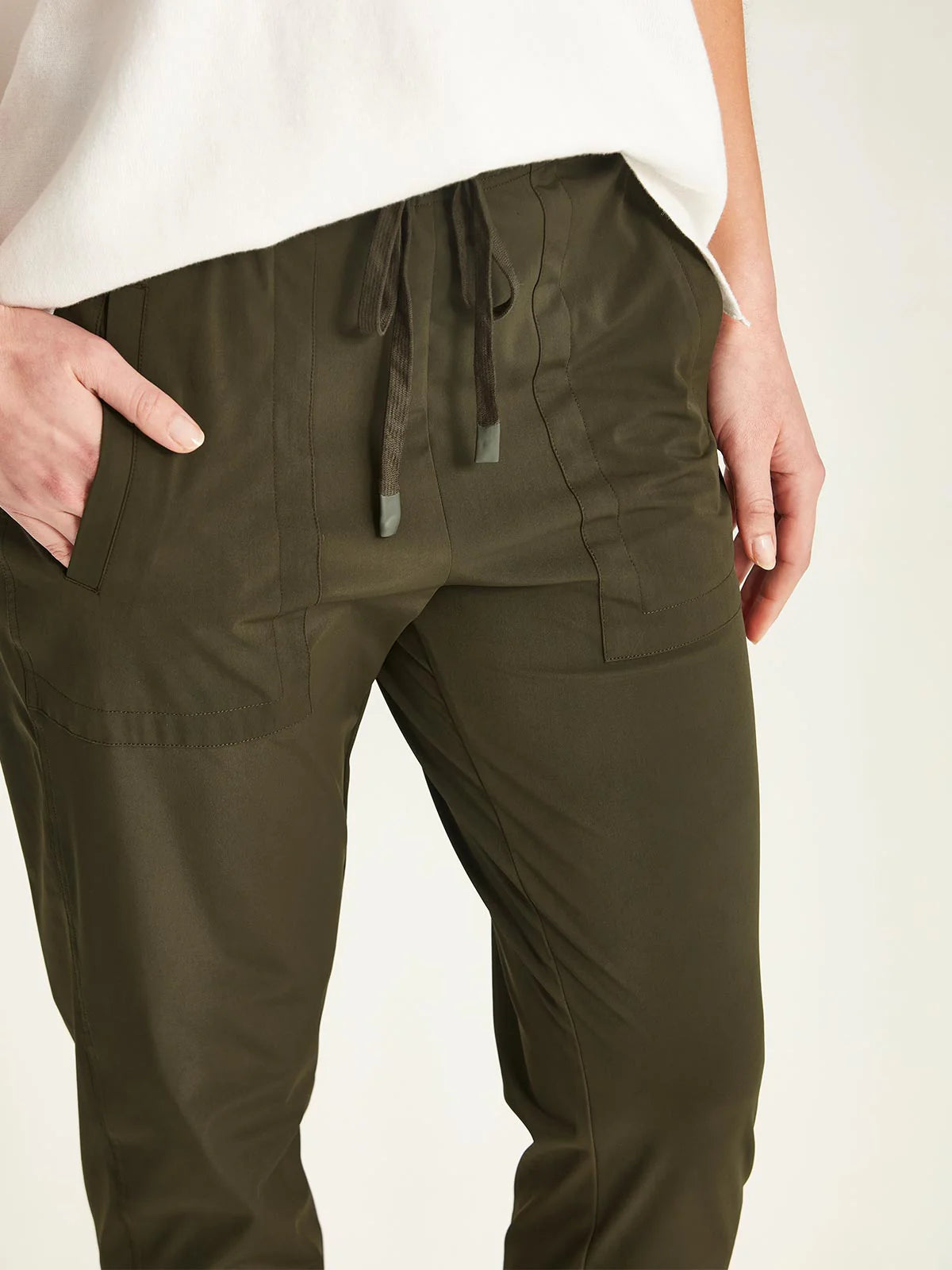 Caroline Sills - Laura Pant
