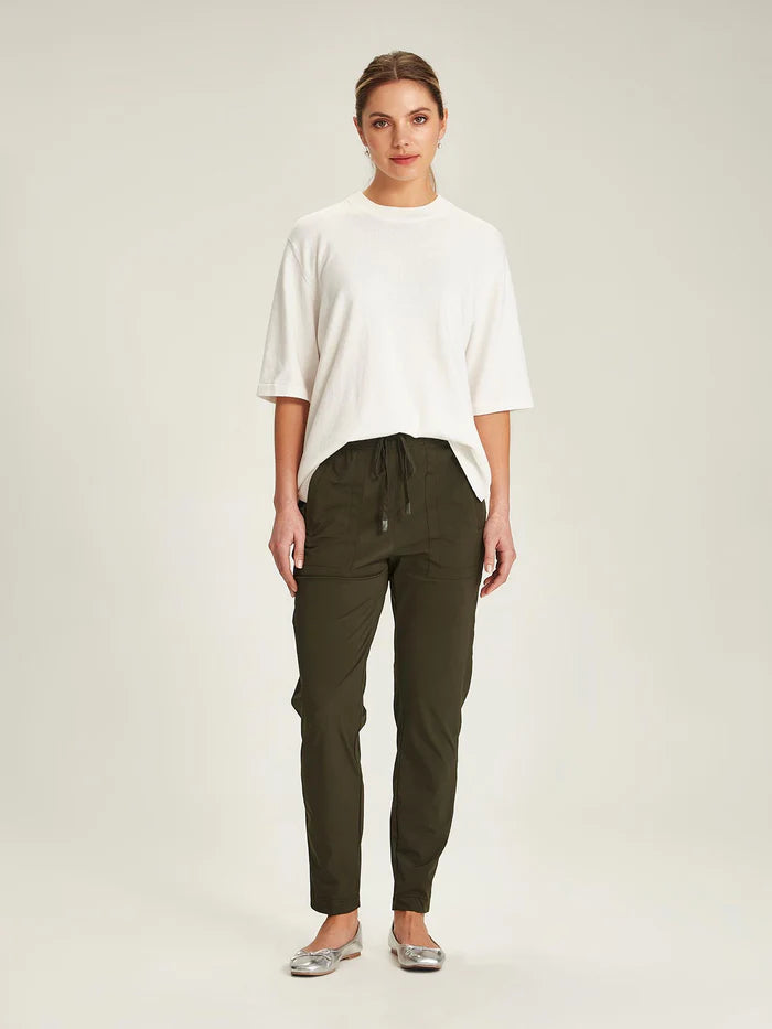 Caroline Sills - Laura Pant