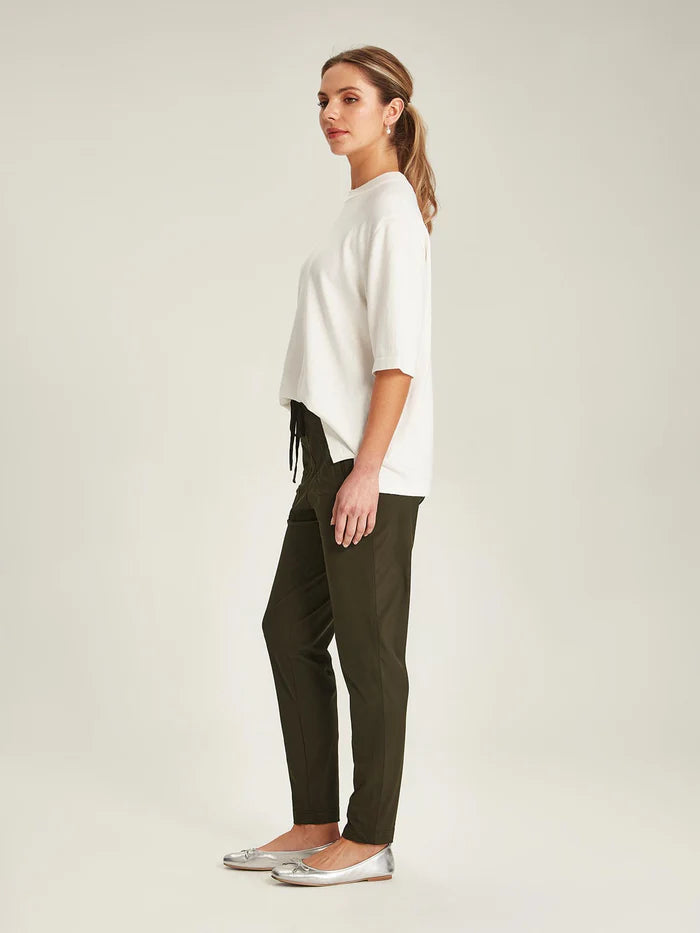 Caroline Sills - Laura Pant