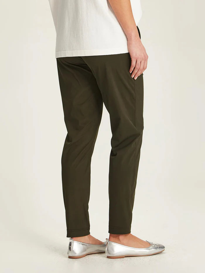 Caroline Sills - Laura Pant