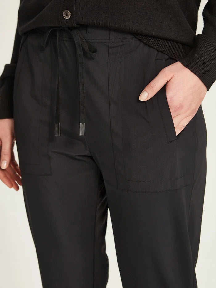 Caroline Sills - Laura Pant
