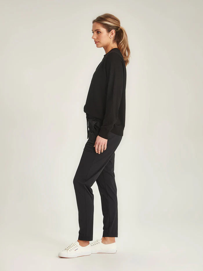 Caroline Sills - Laura Pant