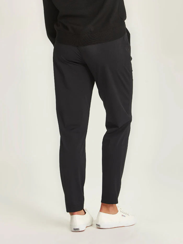 Caroline Sills - Laura Pant