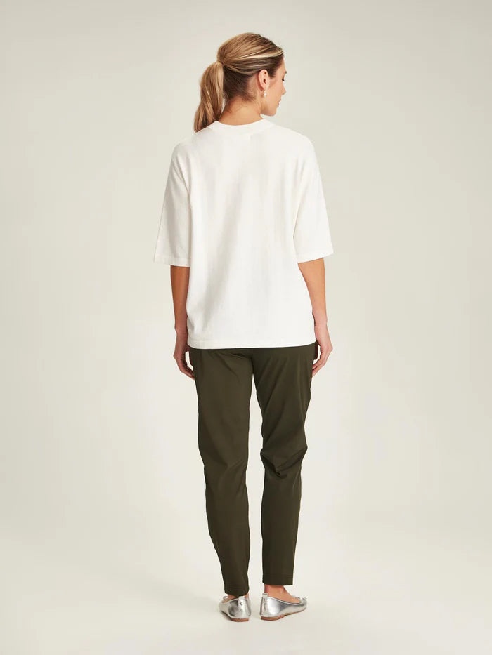 Caroline Sills - Laura Pant