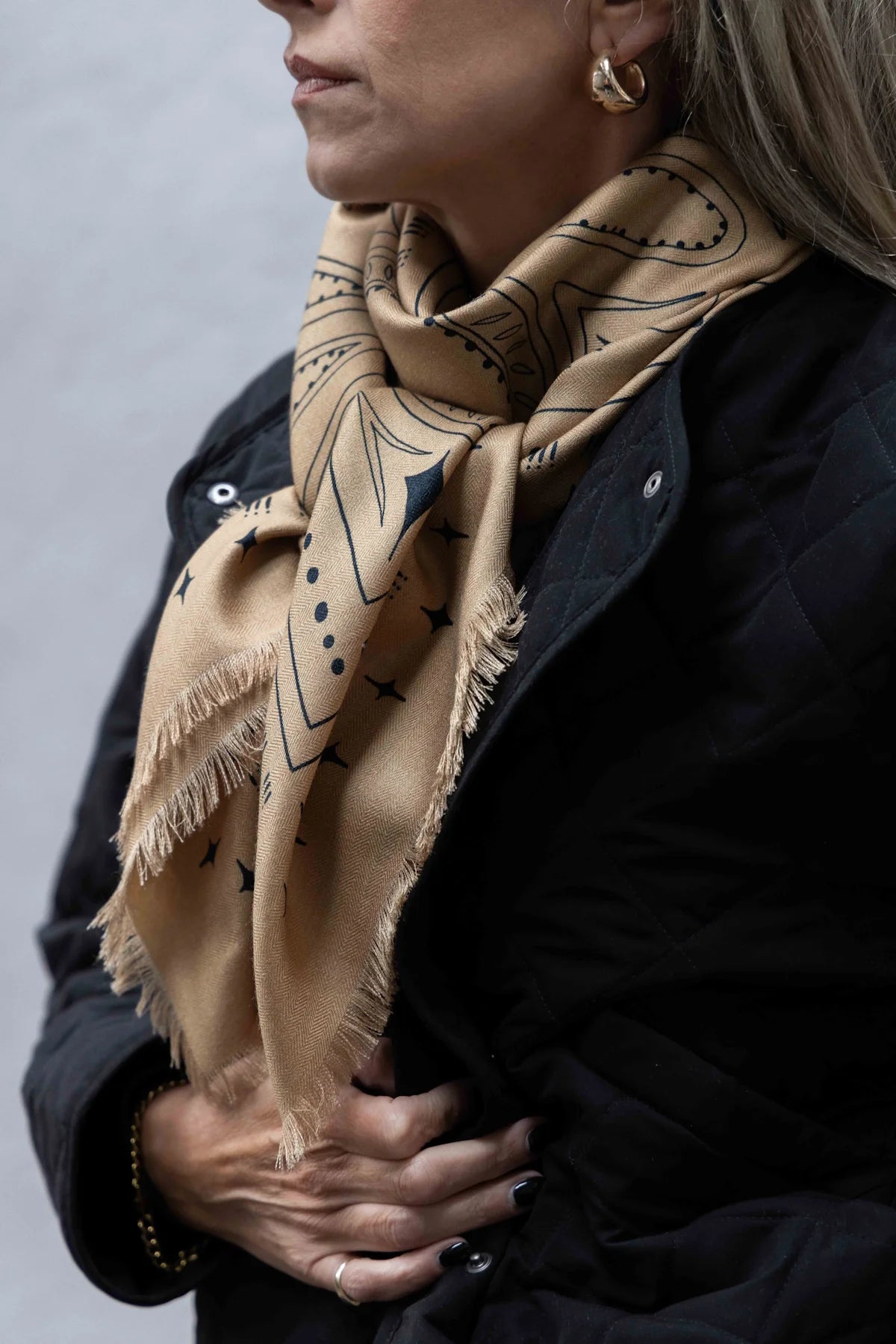 Dark Hampton - The Holden Scarf