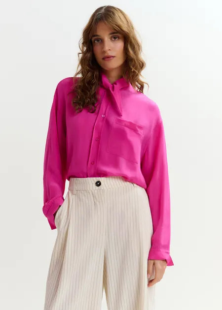 Essentiel Antwerp - Jordana Oversized Tie Collar Shirt