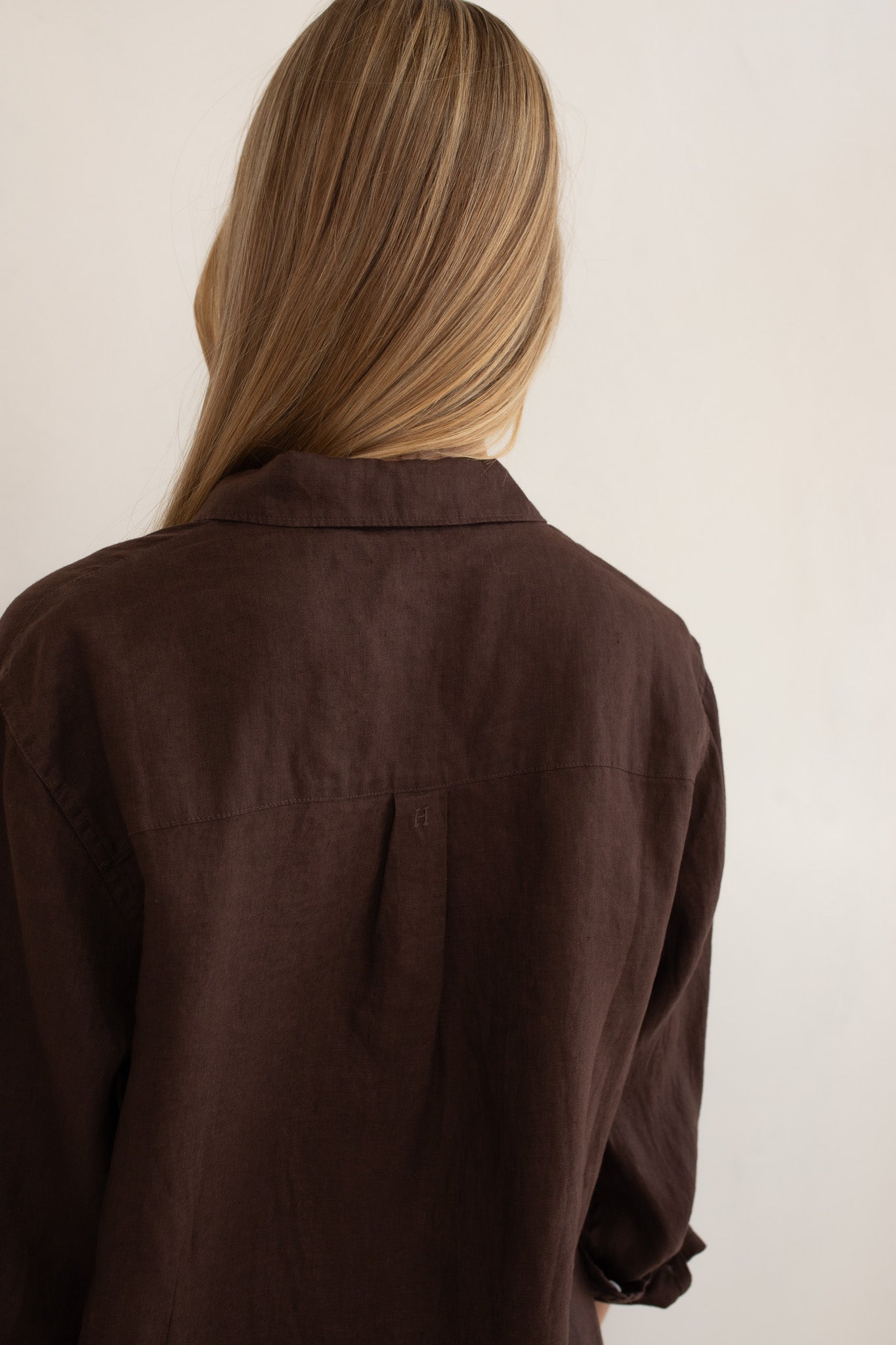 Hut - Boyfriend Linen Shirt Hot Chocolate