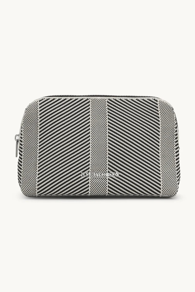 Ilse Jacobsen - Knitted Make up Bag