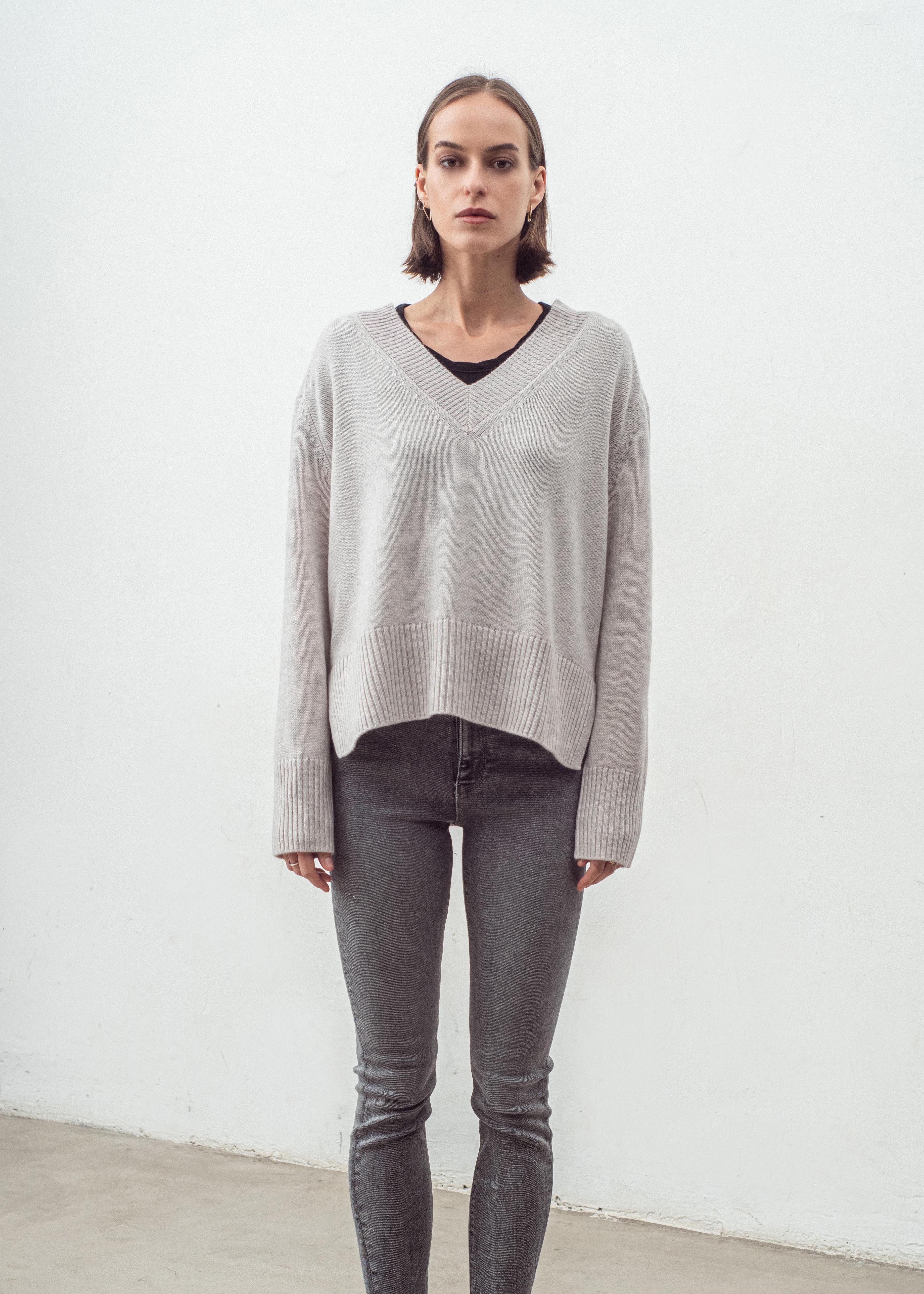 Aleger Cashmere -  Cashmere Blend Oversized V Neck Frost