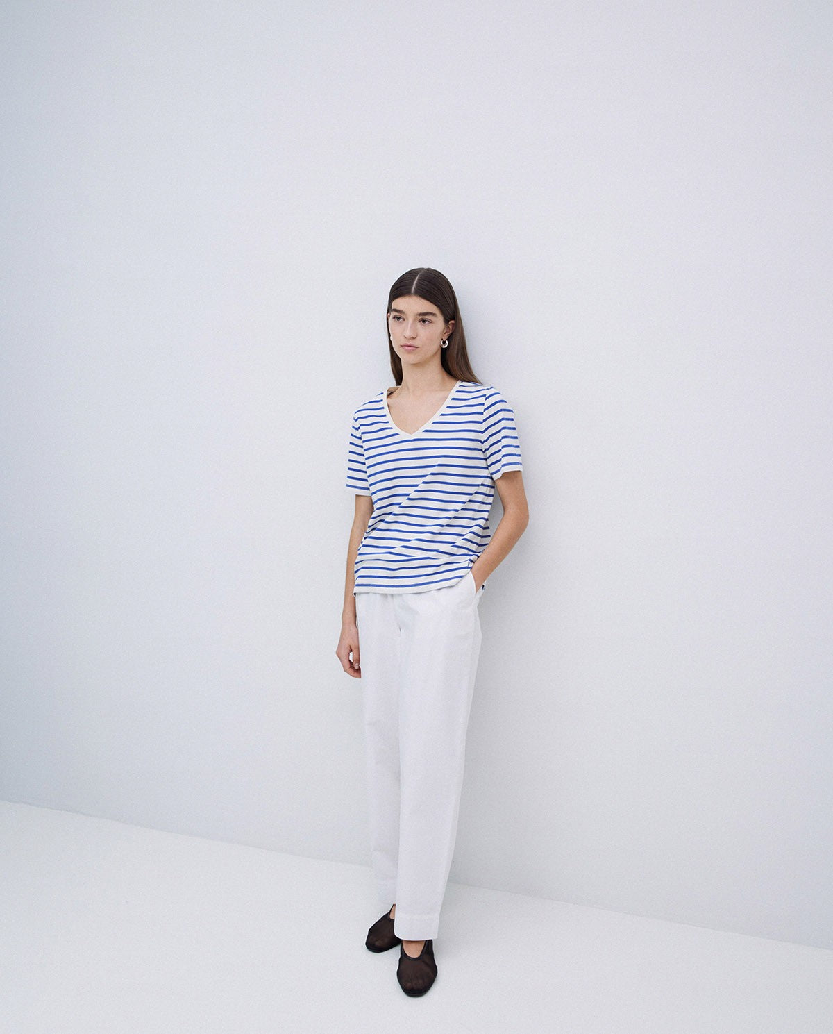 Yerse - 100% Organic Cotton V-Neck T-Shirt