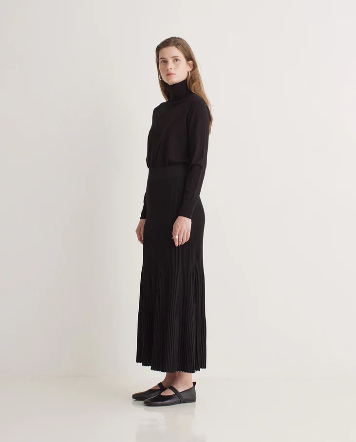 Yerse - Pleated Midi Skirt