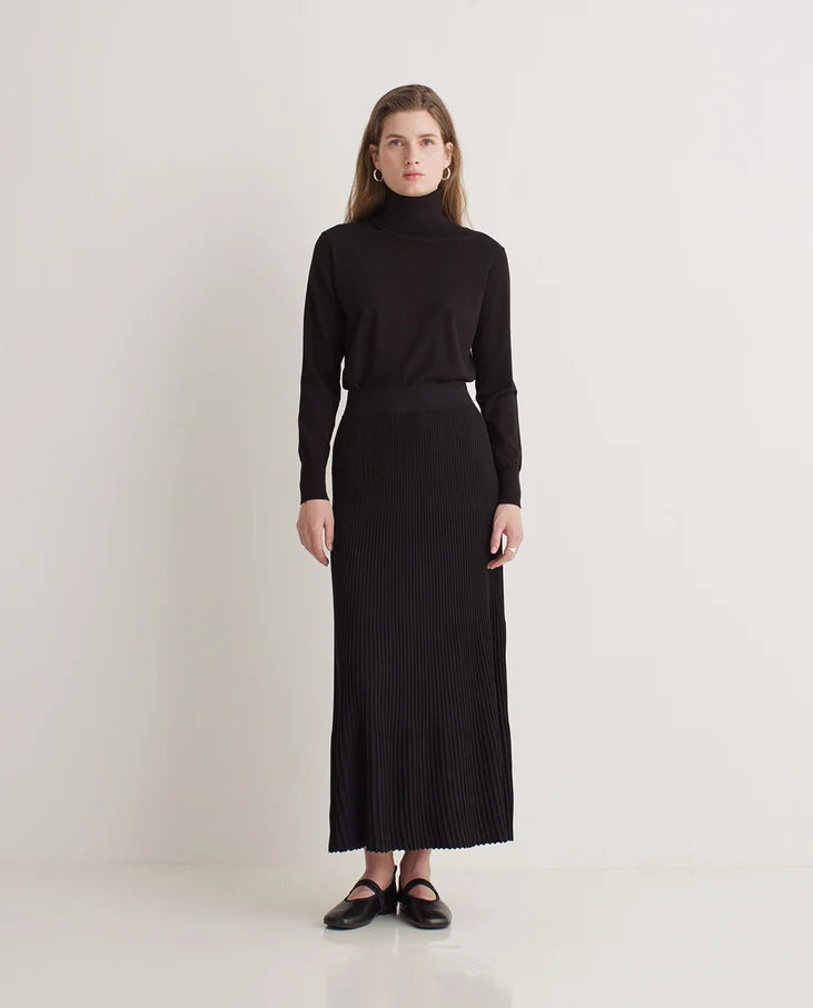 Yerse - Pleated Midi Skirt