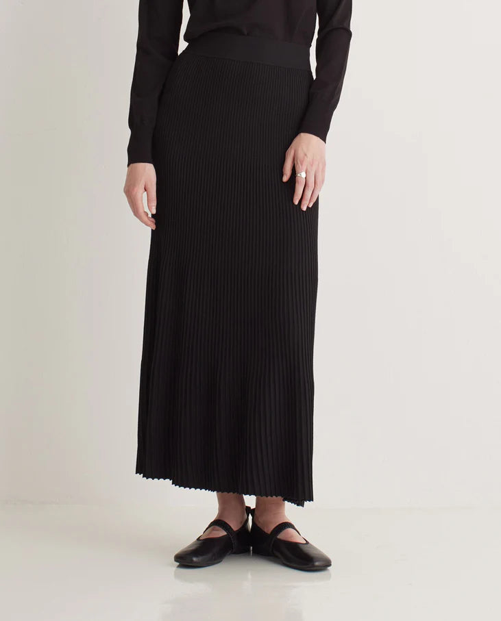 Yerse - Pleated Midi Skirt