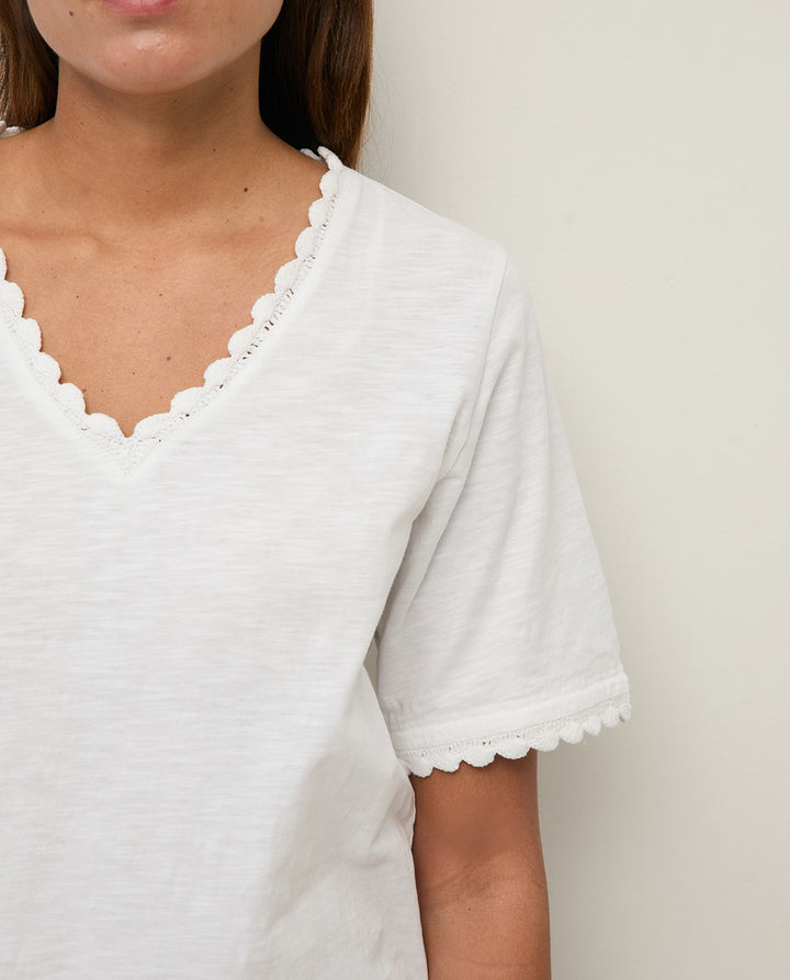Yerse - V-neck T-shirt